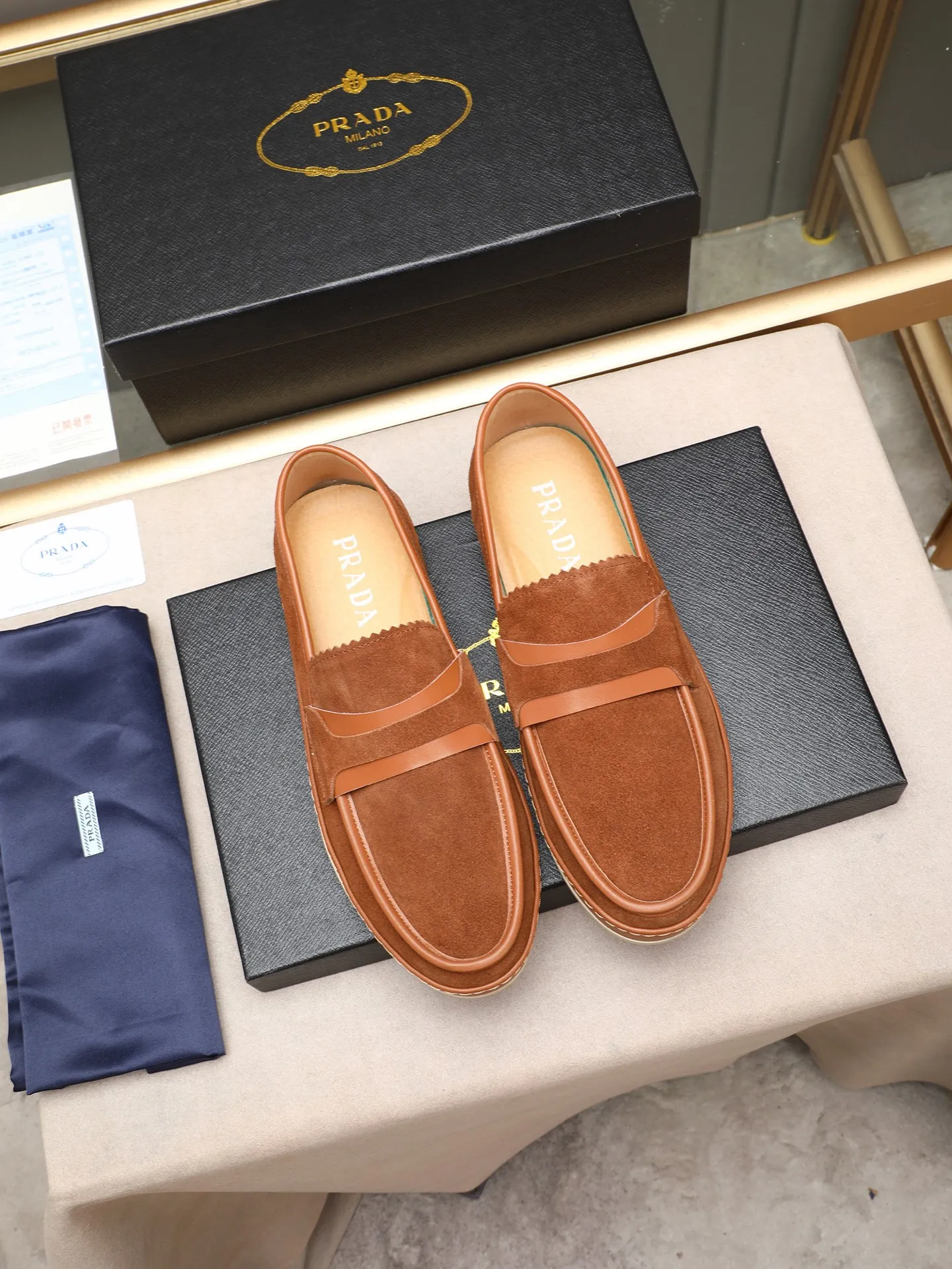 Men's men's shoes 💰P420 🆕🔥New update🔥👟PRADA (Prada) new products are released, imported soft cowhide, fashionable to allow air to penetrate the entire shoe, and the awesome shoes [strong] bring an extremely comfortable and breathable feeling! Beautiful inside and out! Exquisite workmanship, top-grade cowhide material, 😌Number: 38~44 (45 customized) 4 colors of black, blue, gray to choose from.